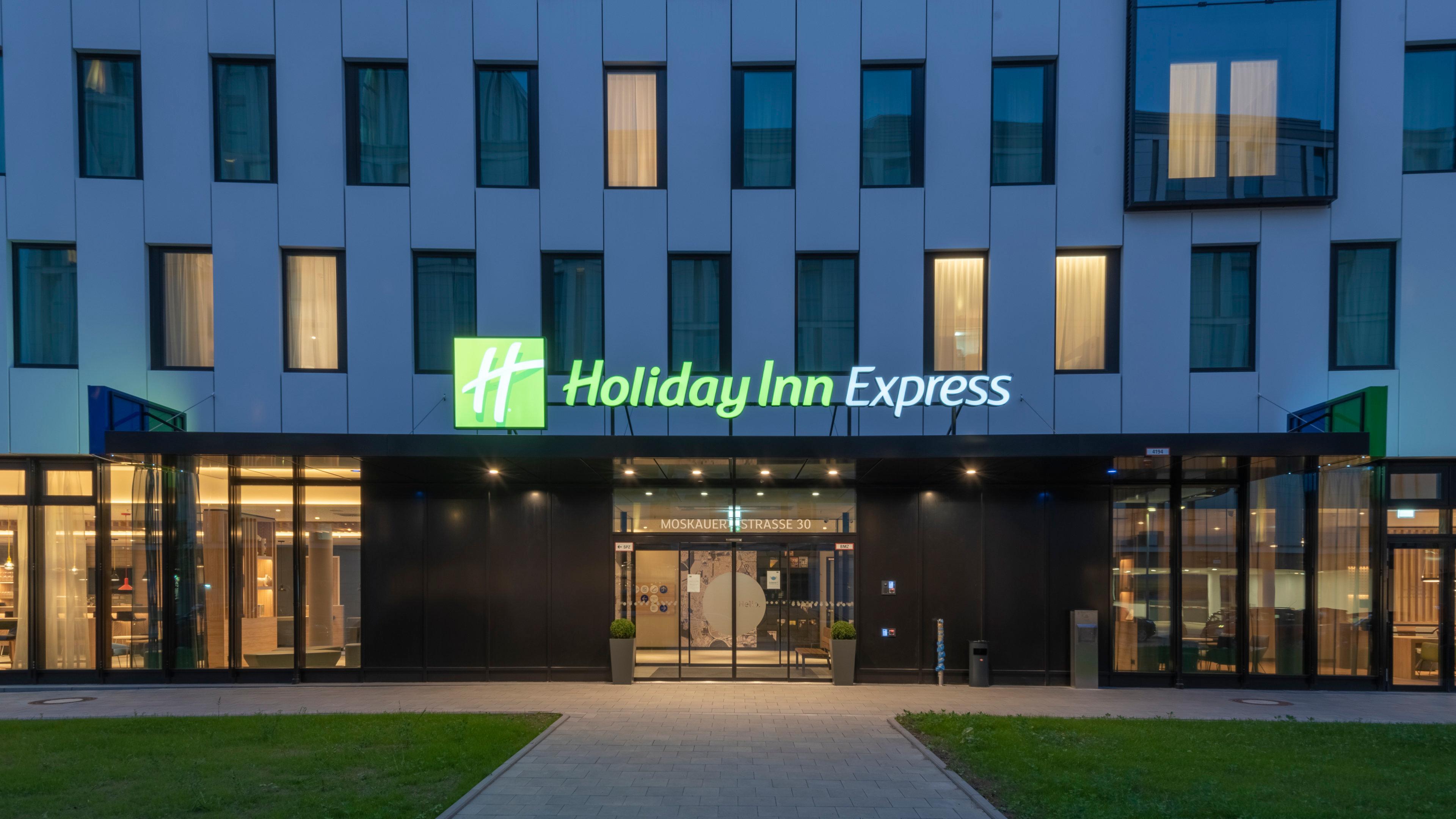 Holiday Inn Express Dusseldorf - Hauptbahnhof, An Ihg Hotel Exterior photo
